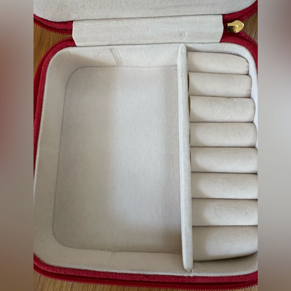 compact red travel jewelry case - Picture 7 of 7